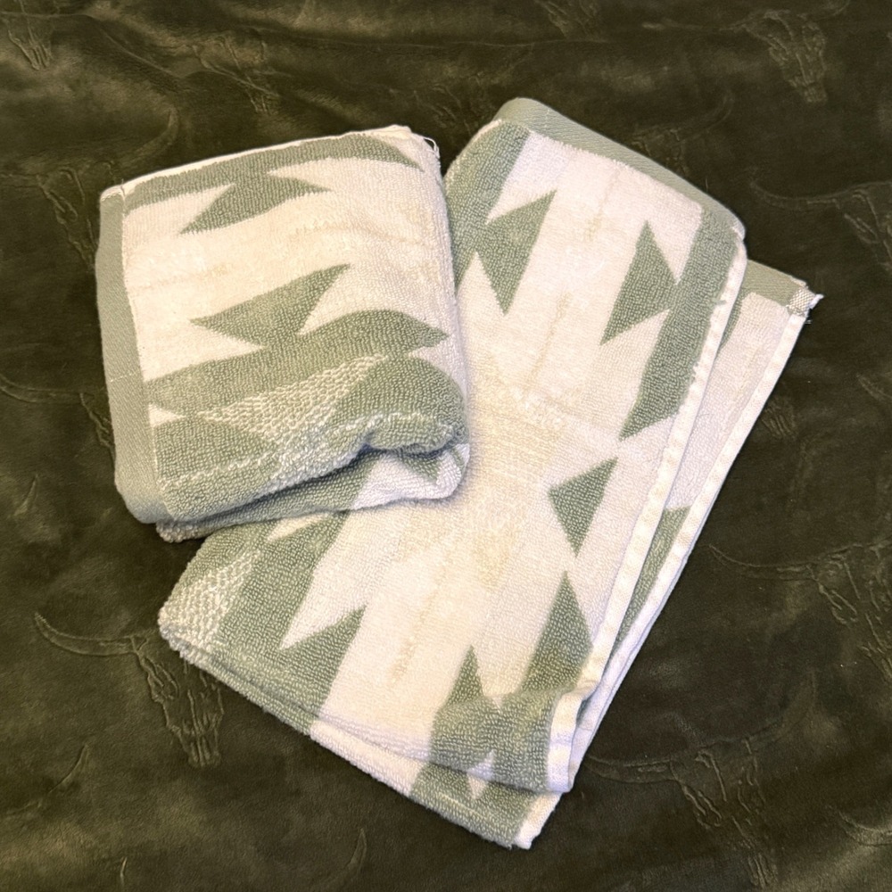 Wrangler Hand Towels Unisex OS Green New 2PC Set Macro Geo Green Pattern